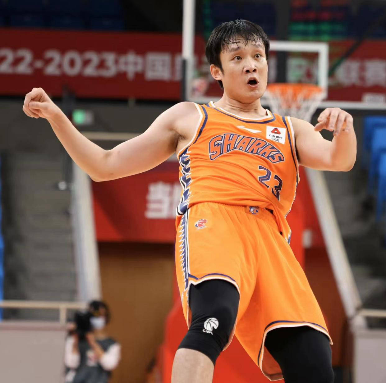 关于赛地聚焦——CBA季后赛关键时刻热度飙升，密尔沃基雄鹿单刀错失，媒体盛赞，年轻球员得到机会的信息