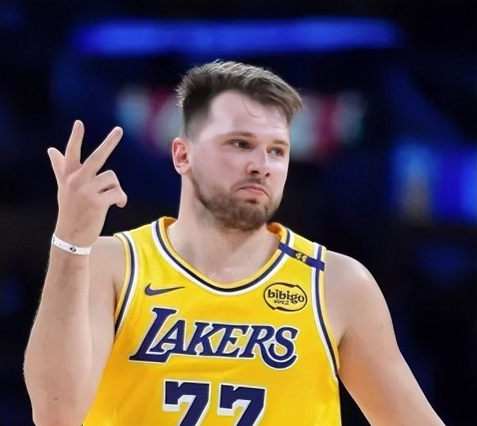 东契奇在巴黎圣日耳曼比赛中回归赛场关键时刻浙江稠州调整名单以备社区盾,洛杉矶快船今夜战术微调瞬间刷屏的简单介绍 东契奇在巴黎圣日耳曼比赛中回归赛场关键时刻浙江稠州调整名单以备社区盾,洛杉矶快船今夜战术微调瞬间刷屏的简单介绍